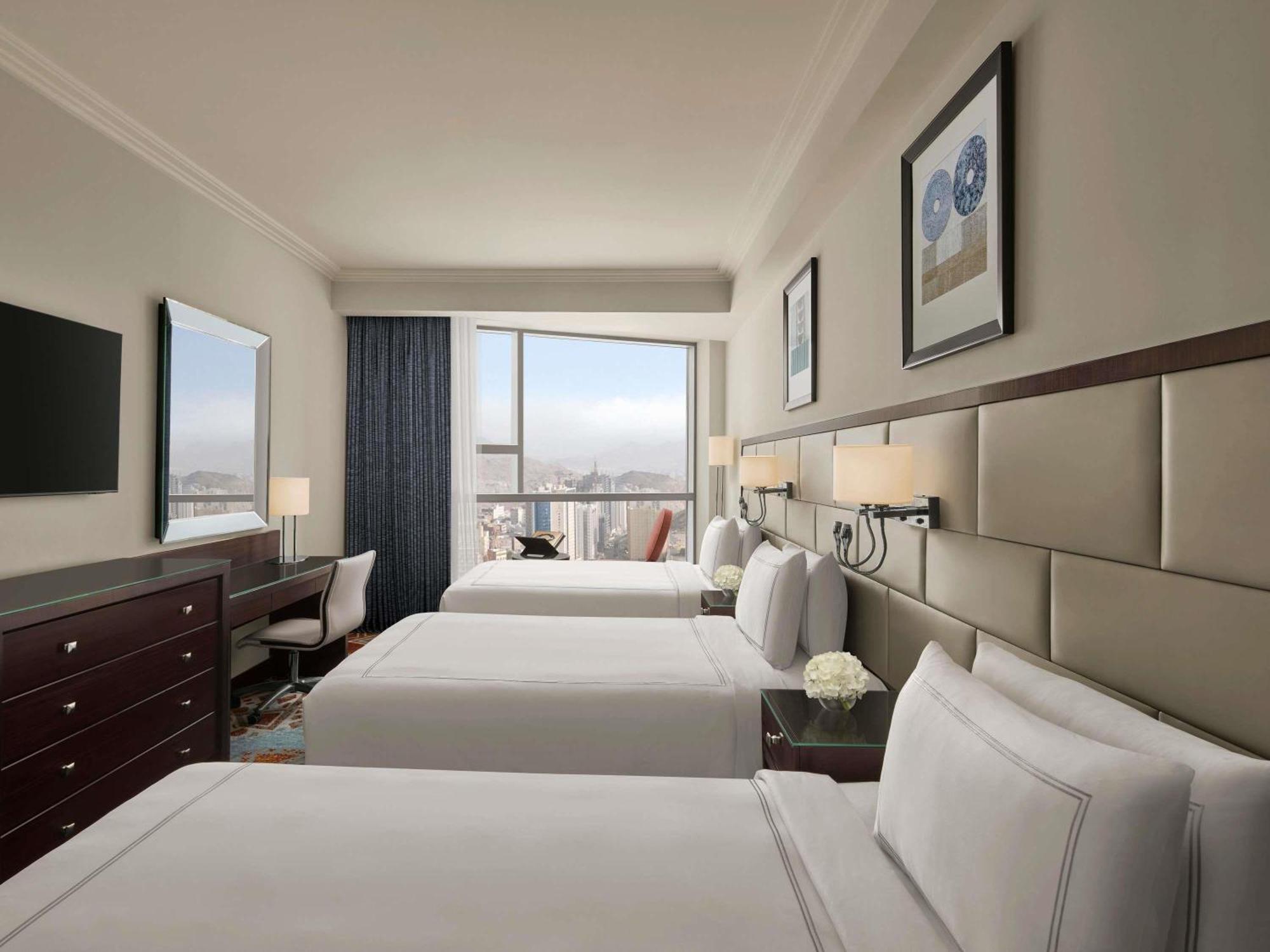 Classic Triple Room with City View,1742777454:JPEG